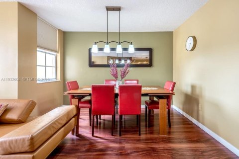 Снять в аренду кондоминиум в Авентура, Флорида 2 спальни, 102.19м2, № 1991500 - фото 3