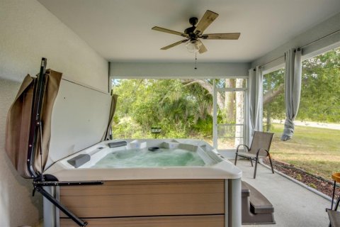 House in Punta Gorda, Florida 3 bedrooms, 191.94 sq.m. № 1784448 - photo 5