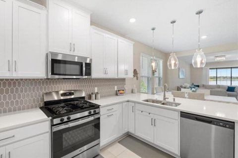 Villa ou maison à louer à Bradenton, Floride: 4 chambres, 272.3 m2 № 2413921 - photo 9