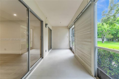 Condo in Coconut Creek, Florida, 2 bedrooms № 2263722 - photo 14