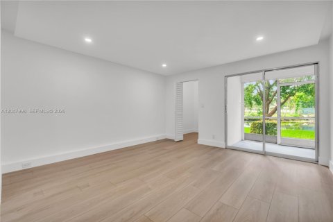 Condo in Coconut Creek, Florida, 2 bedrooms № 2263722 - photo 26