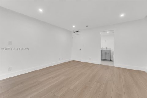 Condo in Coconut Creek, Florida, 2 bedrooms № 2263722 - photo 25