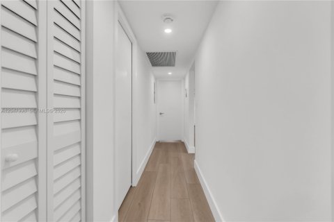 Condo in Coconut Creek, Florida, 2 bedrooms № 2263722 - photo 12