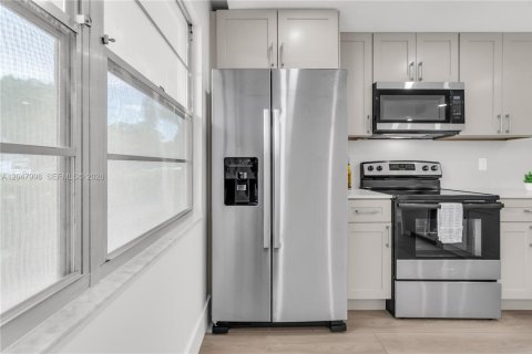 Condo in Coconut Creek, Florida, 2 bedrooms № 2263722 - photo 6