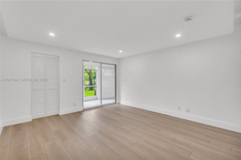 Condo in Coconut Creek, Florida, 2 bedrooms № 2263722 - photo 27