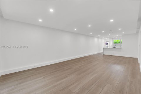 Condo in Coconut Creek, Florida, 2 bedrooms № 2263722 - photo 9