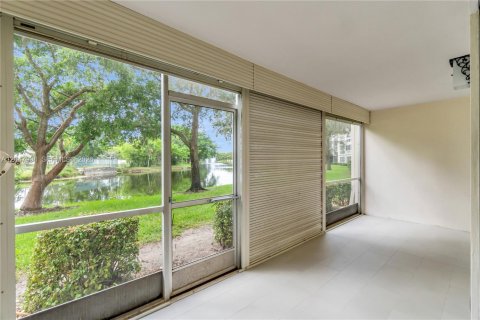 Condo in Coconut Creek, Florida, 2 bedrooms № 2263722 - photo 15