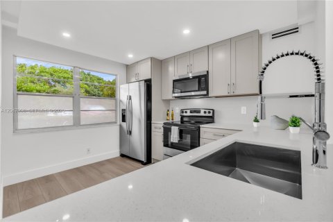 Condo in Coconut Creek, Florida, 2 bedrooms  № 2263722