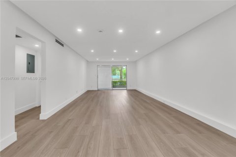 Condo in Coconut Creek, Florida, 2 bedrooms № 2263722 - photo 21