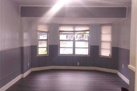 House in Winter Haven, Florida 4 bedrooms, 142.33 sq.m. № 1593163 - photo 10