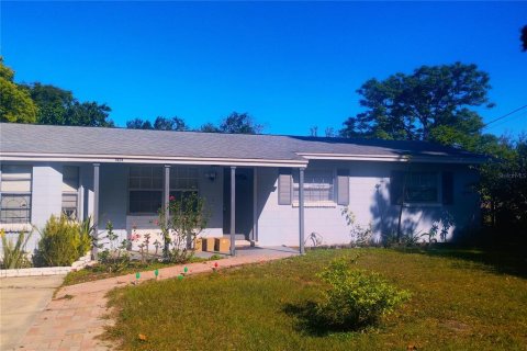 House in Winter Haven, Florida 4 bedrooms, 142.33 sq.m. № 1593163 - photo 1