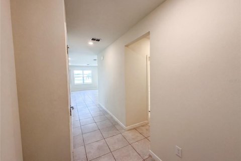 House in Clermont, Florida 4 bedrooms, 205.04 sq.m. № 2116137 - photo 9