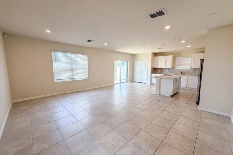 House in Clermont, Florida 4 bedrooms, 205.04 sq.m. № 2116137 - photo 3
