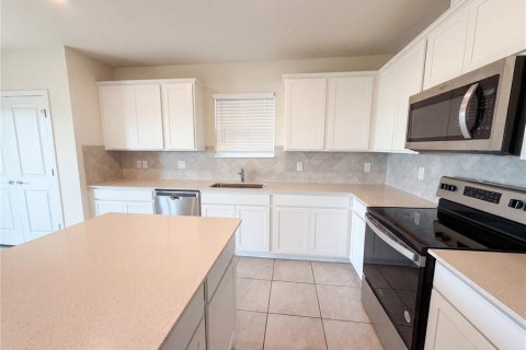 House in Clermont, Florida 4 bedrooms, 205.04 sq.m. № 2116137 - photo 8