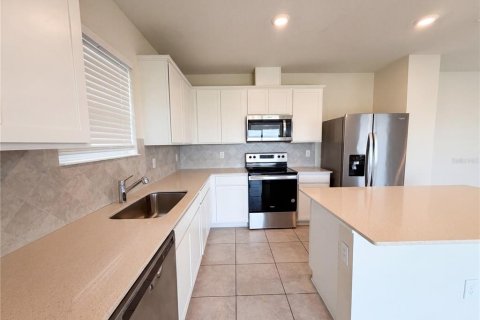 House in Clermont, Florida 4 bedrooms, 205.04 sq.m. № 2116137 - photo 2