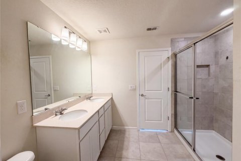 House in Clermont, Florida 4 bedrooms, 205.04 sq.m. № 2116137 - photo 18