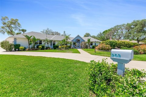 House in New Smyrna Beach, Florida 3 bedrooms, 282.52 sq.m. № 1632496 - photo 1