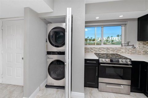 Condominio en alquiler en Tierra Verde, Florida, 2 dormitorios, 91.97 m2 № 1640204 - foto 9