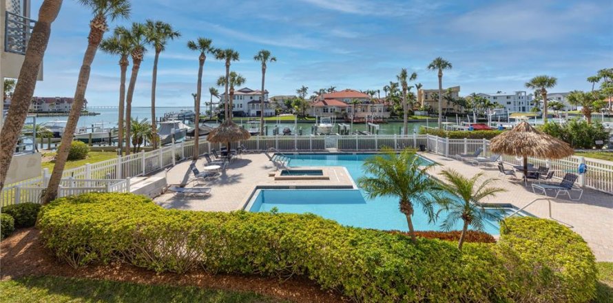 Condominio en Tierra Verde, Florida, 2 dormitorios № 1640204