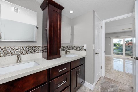 Condominio en alquiler en Tierra Verde, Florida, 2 dormitorios, 91.97 m2 № 1640204 - foto 20