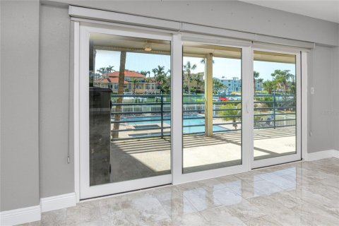 Condominio en alquiler en Tierra Verde, Florida, 2 dormitorios, 91.97 m2 № 1640204 - foto 15