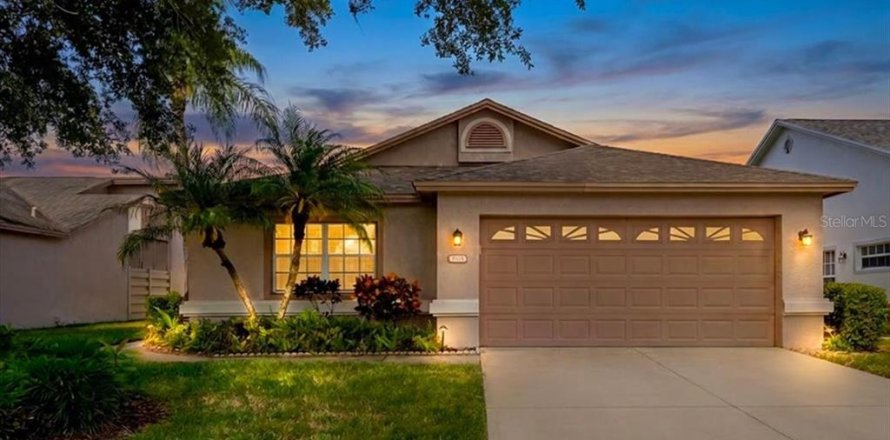 House in Bradenton, Florida 3 bedrooms, 189.61 sq.m. № 2209080