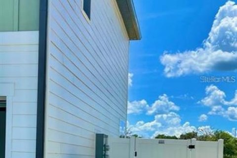 Townhouse in Davenport, Florida 3 bedrooms, 137.5 sq.m. № 1820982 - photo 2
