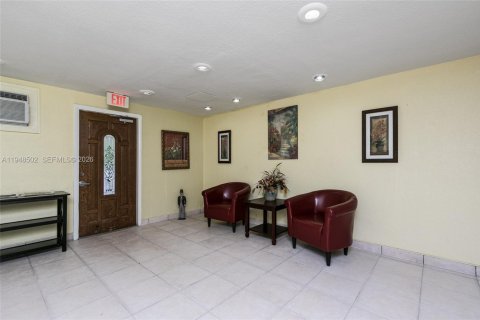 Condominio en venta en Hallandale Beach, Florida, 2 dormitorios, 102.19 m2 № 2004488 - foto 20