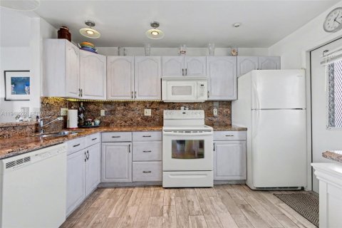 Condominio en venta en Hallandale Beach, Florida, 2 dormitorios, 102.19 m2 № 2004488 - foto 5