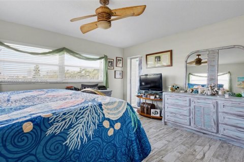 Condominio en venta en Hallandale Beach, Florida, 2 dormitorios, 102.19 m2 № 2004488 - foto 15