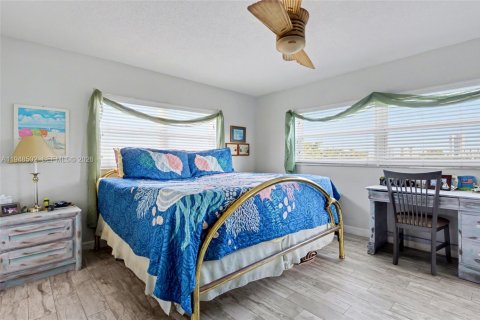 Condominio en venta en Hallandale Beach, Florida, 2 dormitorios, 102.19 m2 № 2004488 - foto 14