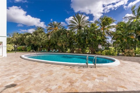 Condominio en venta en Hallandale Beach, Florida, 2 dormitorios, 102.19 m2 № 2004488 - foto 18