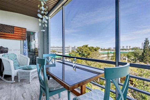Condominio en venta en Hallandale Beach, Florida, 2 dormitorios, 102.19 m2 № 2004488 - foto 2
