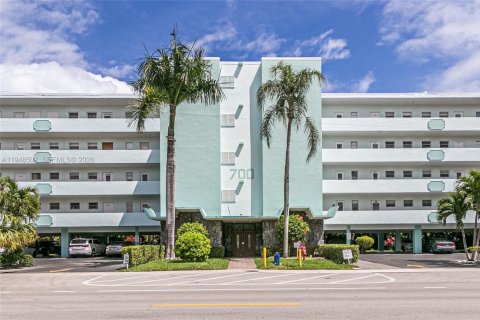 Condominio en venta en Hallandale Beach, Florida, 2 dormitorios, 102.19 m2 № 2004488 - foto 21