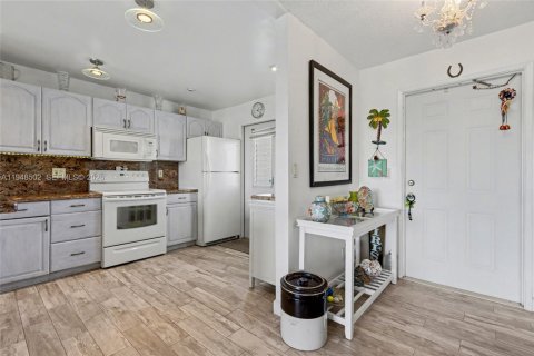 Condominio en venta en Hallandale Beach, Florida, 2 dormitorios, 102.19 m2 № 2004488 - foto 4