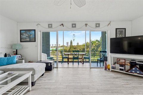 Condominio en venta en Hallandale Beach, Florida, 2 dormitorios, 102.19 m2 № 2004488 - foto 7