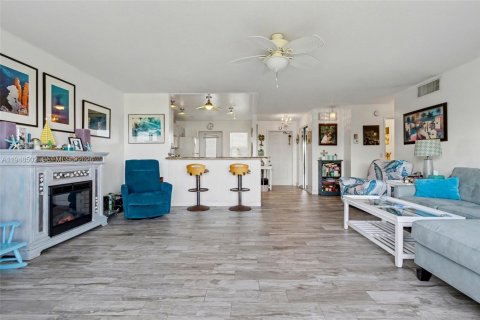 Condominio en venta en Hallandale Beach, Florida, 2 dormitorios, 102.19 m2 № 2004488 - foto 9