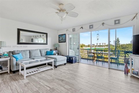 Condominio en venta en Hallandale Beach, Florida, 2 dormitorios, 102.19 m2 № 2004488 - foto 8