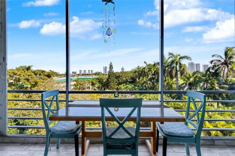 Condominio en Hallandale Beach, Florida, 2 dormitorios  № 2004488