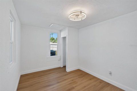 Casa en alquiler en Saint Petersburg, Florida, 2 dormitorios, 61.32 m2 № 2095075 - foto 14