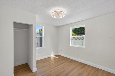 Casa en alquiler en Saint Petersburg, Florida, 2 dormitorios, 61.32 m2 № 2095075 - foto 12