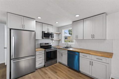 Casa en alquiler en Saint Petersburg, Florida, 2 dormitorios, 61.32 m2 № 2095075 - foto 5