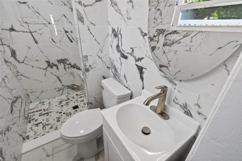 Casa en alquiler en Saint Petersburg, Florida, 2 dormitorios, 61.32 m2 № 2095075 - foto 18