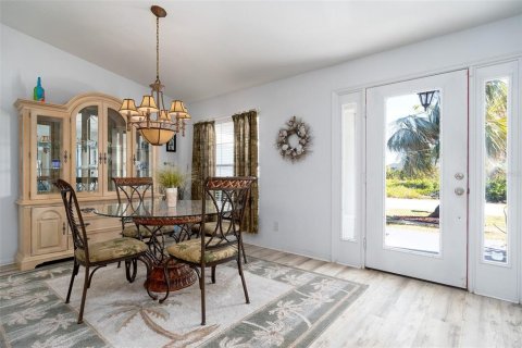 House in Port Charlotte, Florida 3 bedrooms, 151.99 sq.m. № 1717668 - photo 24
