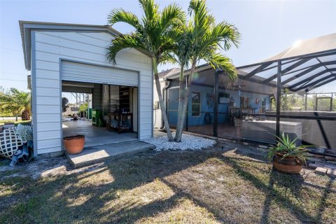 House in Port Charlotte, Florida 3 bedrooms, 151.99 sq.m. № 1717668 - photo 8