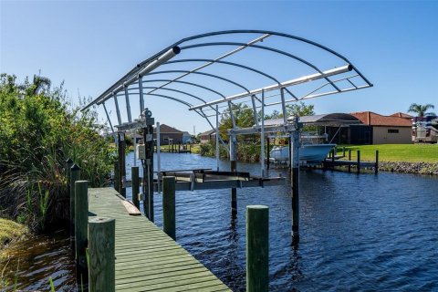 House in Port Charlotte, Florida 3 bedrooms, 151.99 sq.m. № 1717668 - photo 3