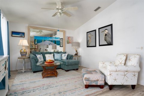 House in Port Charlotte, Florida 3 bedrooms, 151.99 sq.m. № 1717668 - photo 14