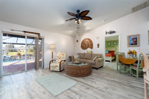 House in Port Charlotte, Florida 3 bedrooms, 151.99 sq.m. № 1717668 - photo 16