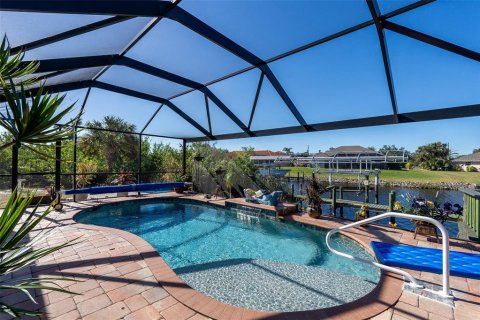 House in Port Charlotte, Florida 3 bedrooms, 151.99 sq.m. № 1717668 - photo 4