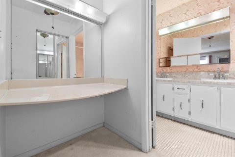 Condo in Delray Beach, Florida, 1 bedroom № 2182106 - photo 17